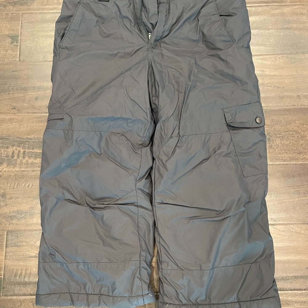 Medium Columbia ski pants in great condition like new